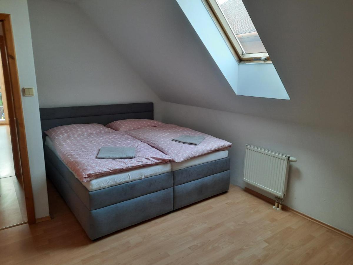 Apartman Chiarita Nemšová Exterior foto