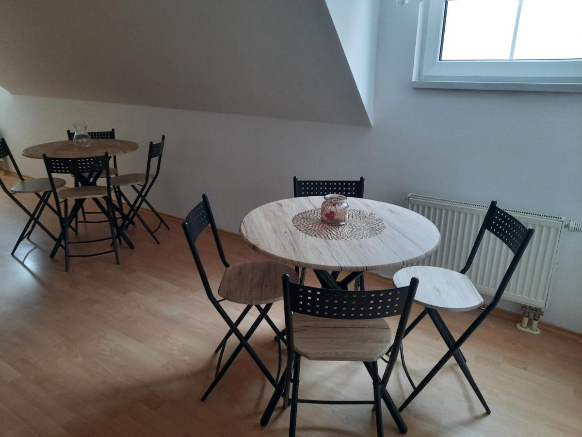 Apartman Chiarita Nemšová Exterior foto