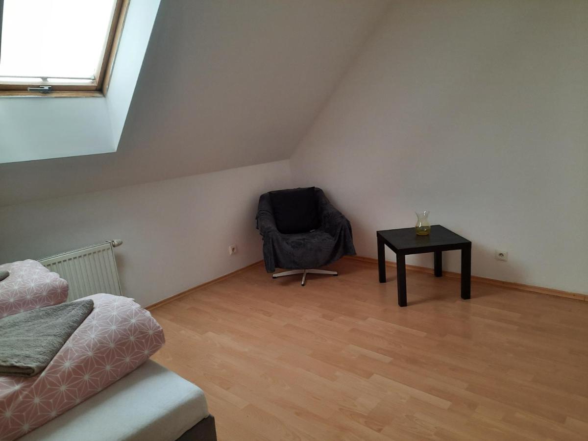 Apartman Chiarita Nemšová Exterior foto