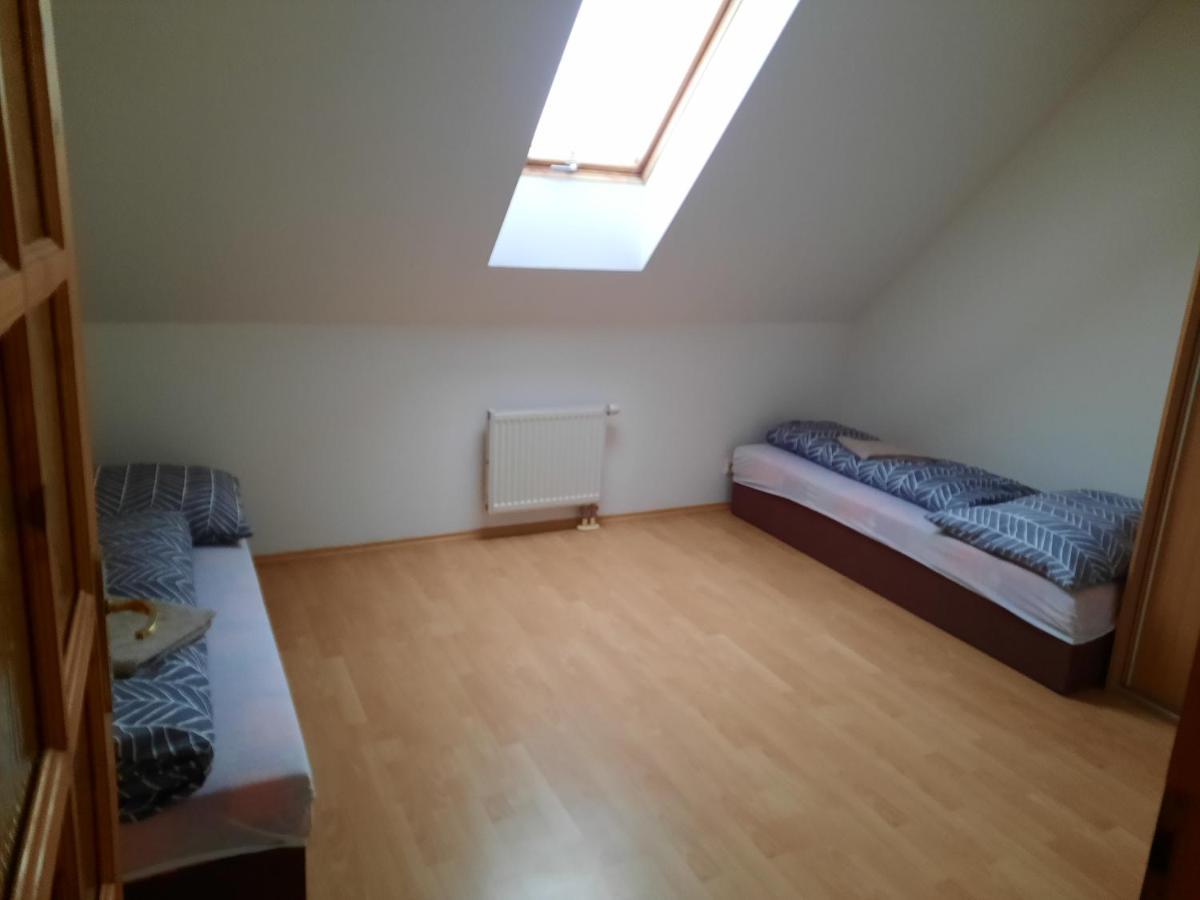 Apartman Chiarita Nemšová Exterior foto
