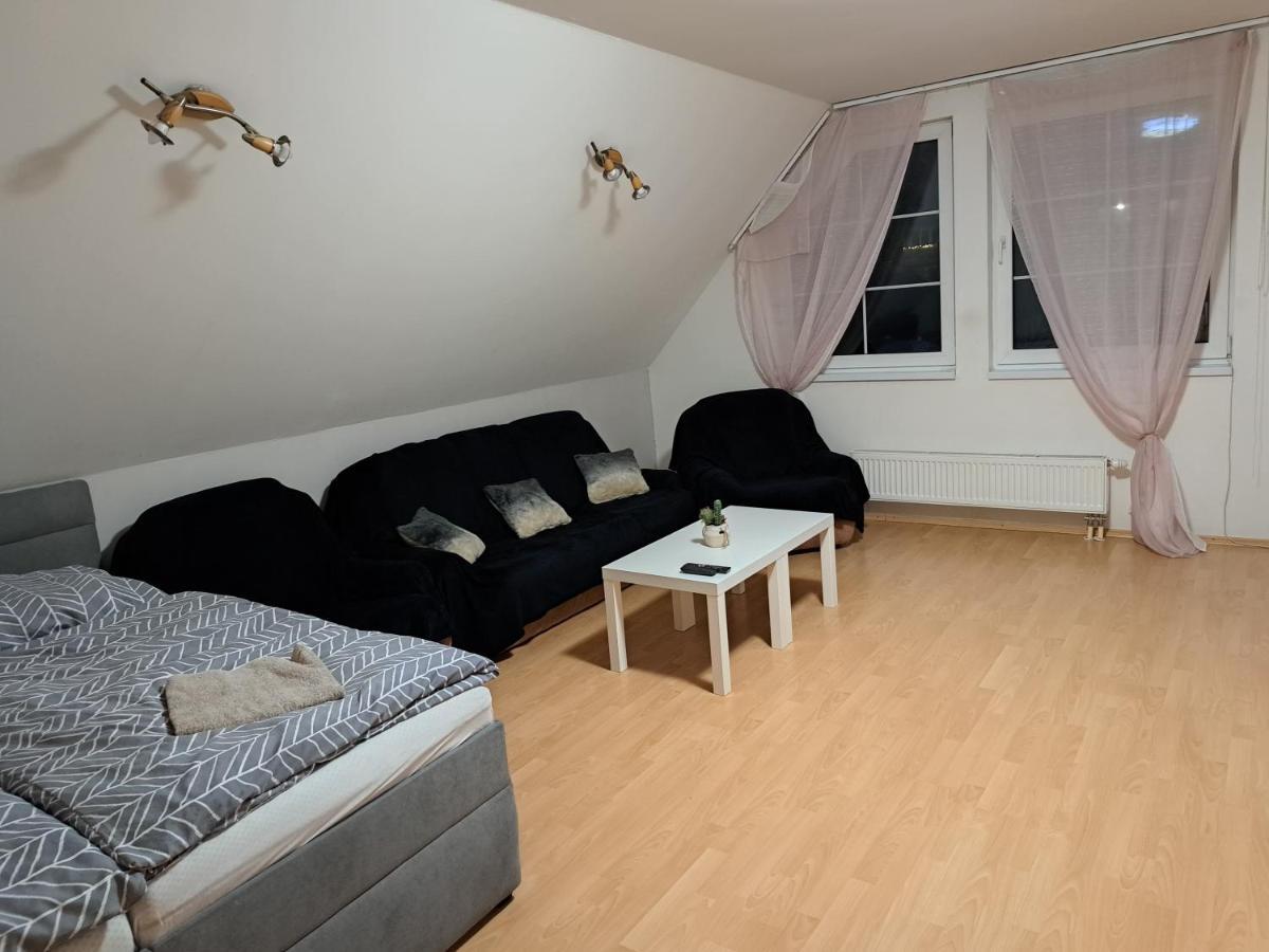 Apartman Chiarita Nemšová Exterior foto